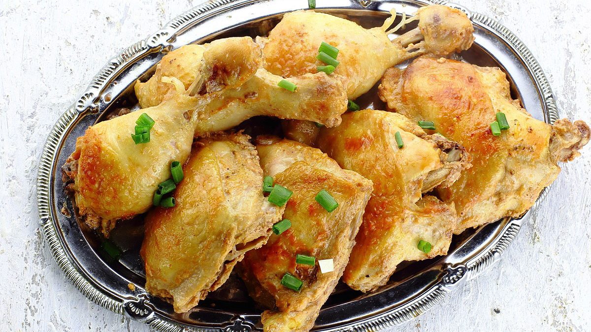 How to deliciously bake chicken legs in the oven – a simple and affordable recipe