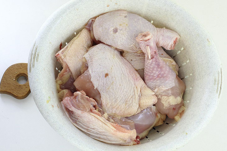 How to deliciously bake chicken legs in the oven - a simple and affordable recipe