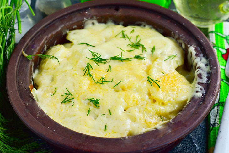 Chicken under a potato coat - a delicious dish for dinner or a festive table