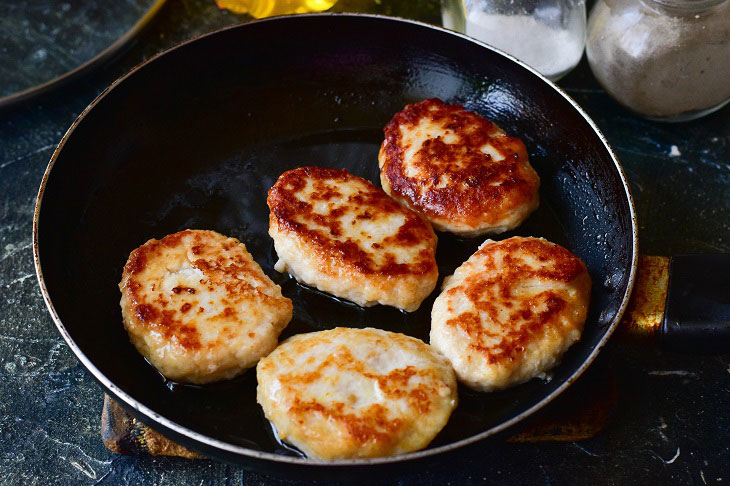 Cutlets "School" - so juicy and tasty