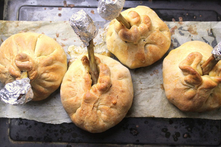 Chicken in dough bags - a delicious and festive dish