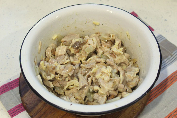 Chicken in dough bags - a delicious and festive dish