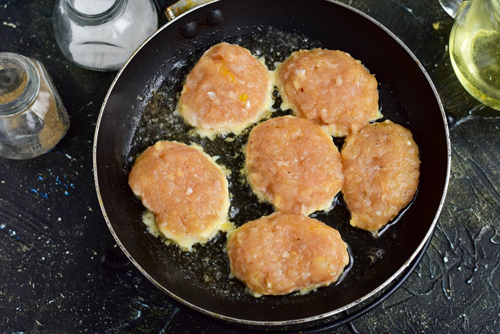 Mogilev cutlets - juicy and very tasty