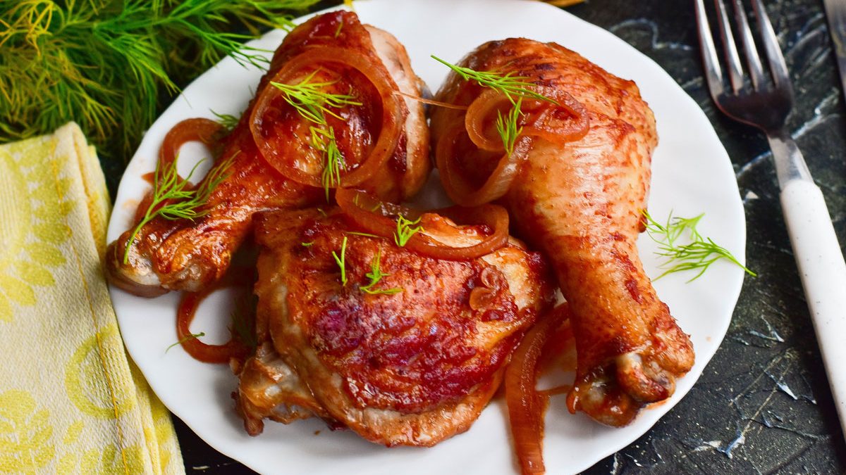 Chicken in wine in the oven – easy to prepare, but looks appetizing and attractive