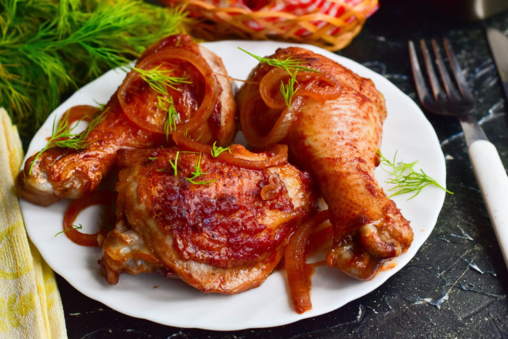 Chicken in wine in the oven - easy to prepare, but looks appetizing and attractive
