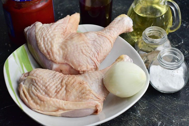 Chicken in wine in the oven - easy to prepare, but looks appetizing and attractive