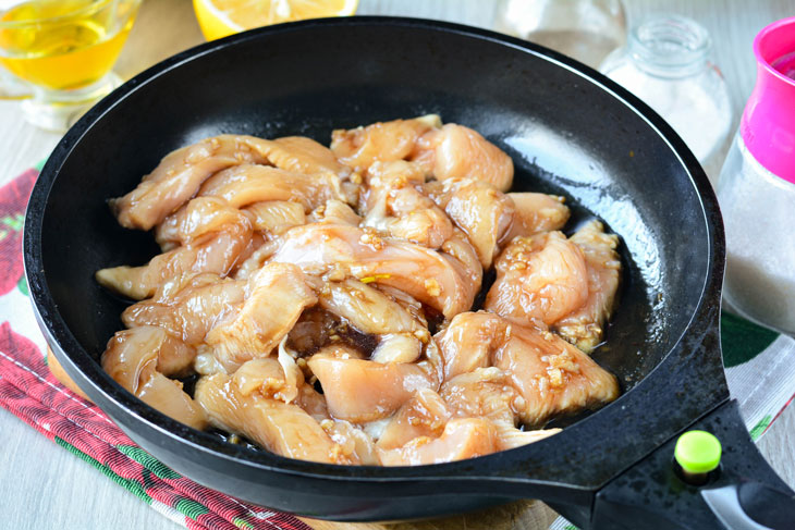 Chinese chicken in sweet and sour sauce - unusual, fragrant and tasty