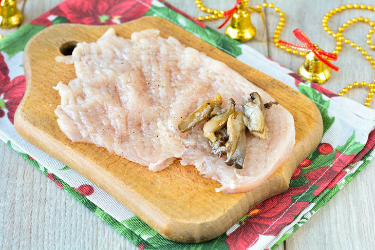 Chicken rolls with mushrooms - a delicious dish for the New Year's feast