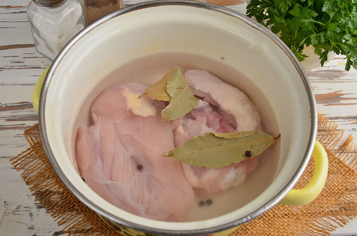 Jellied chicken - a great dish for a festive table