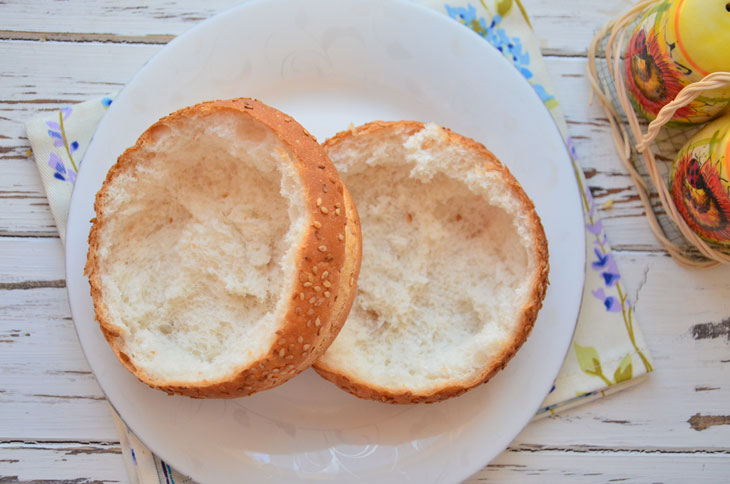 Warm salad in buns - unusual and very tasty