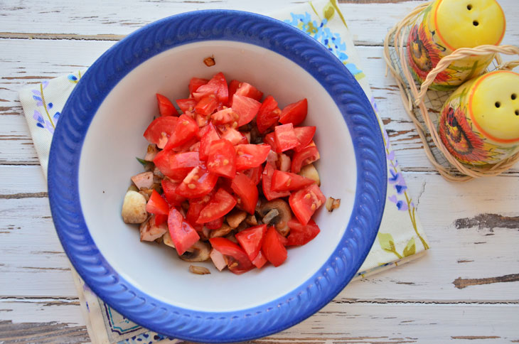 Warm salad in buns - unusual and very tasty