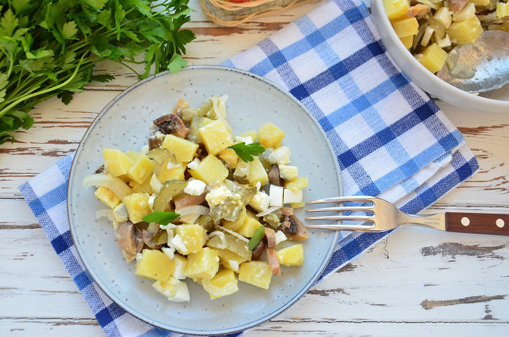 Potato salad with pickled mushrooms - a great dish in a hurry