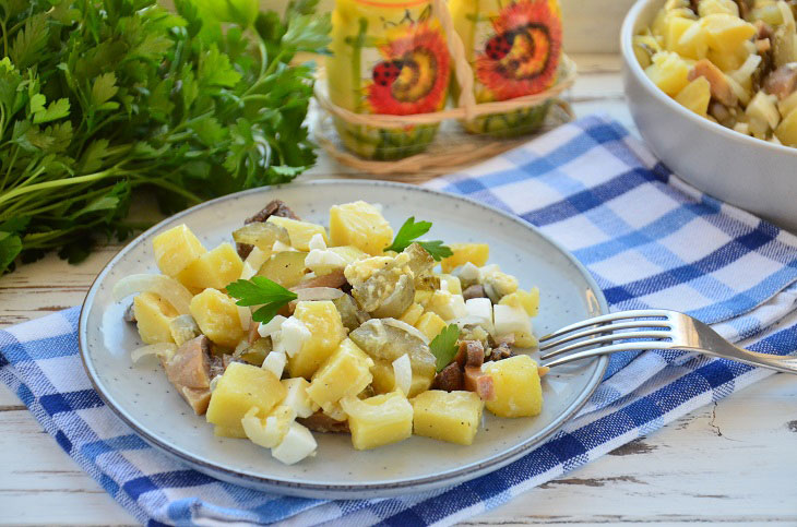 Potato salad with pickled mushrooms - a great dish in a hurry