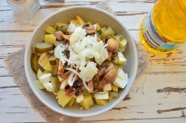 Potato salad with pickled mushrooms - a great dish in a hurry