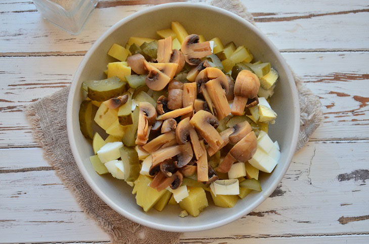Potato salad with pickled mushrooms - a great dish in a hurry