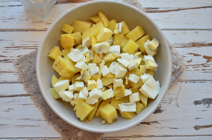 Potato salad with pickled mushrooms - a great dish in a hurry