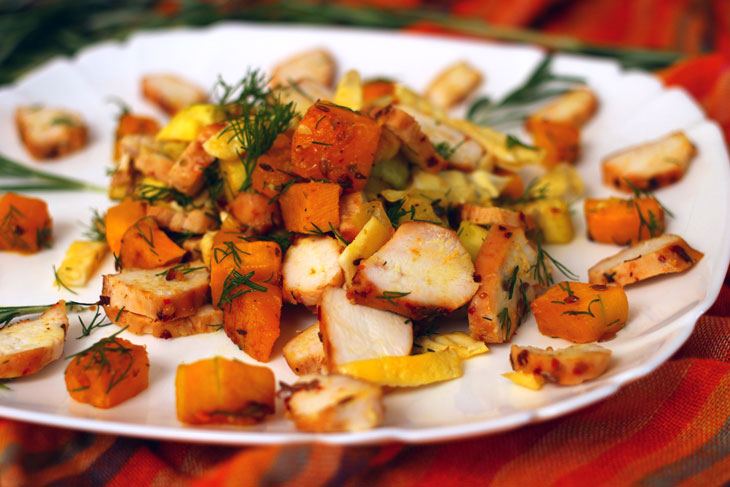 Warm salad of pumpkin, zucchini and chicken fillet - smart and healthy
