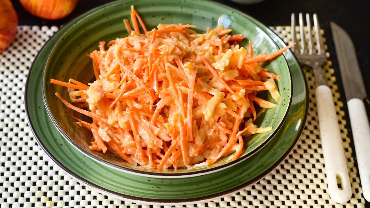 Carrot and apple salad with sour cream – incredibly tasty and healthy