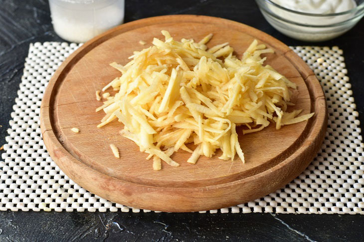 Carrot and apple salad with sour cream - incredibly tasty and healthy