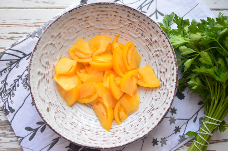 Bright salad of three types of tomatoes - tasty, quick and easy