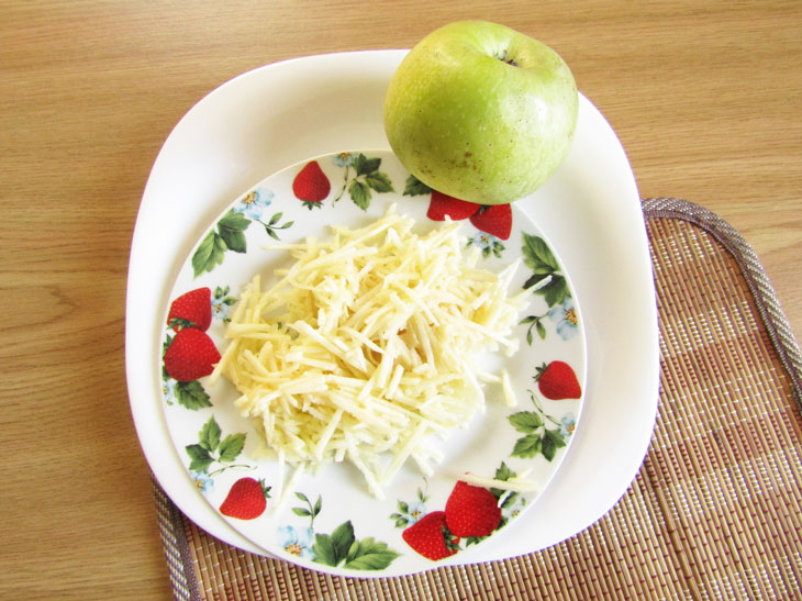 Salad "Fantasy" from sea pickled cabbage, beans and apples