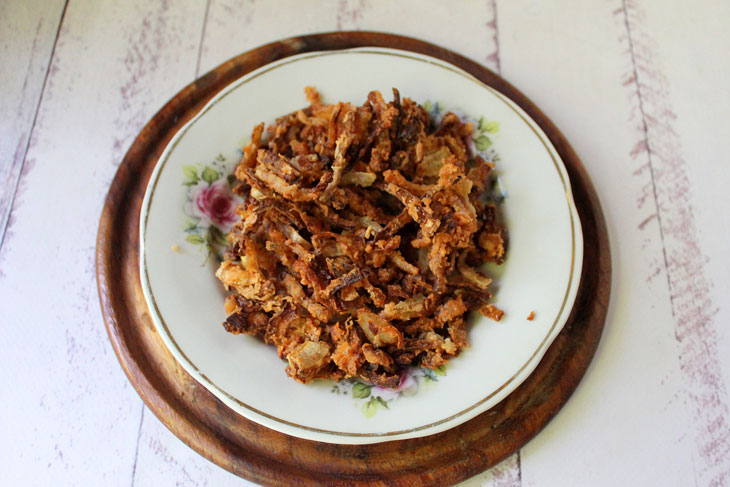 Beet salad with crispy fried onions - delicious and original