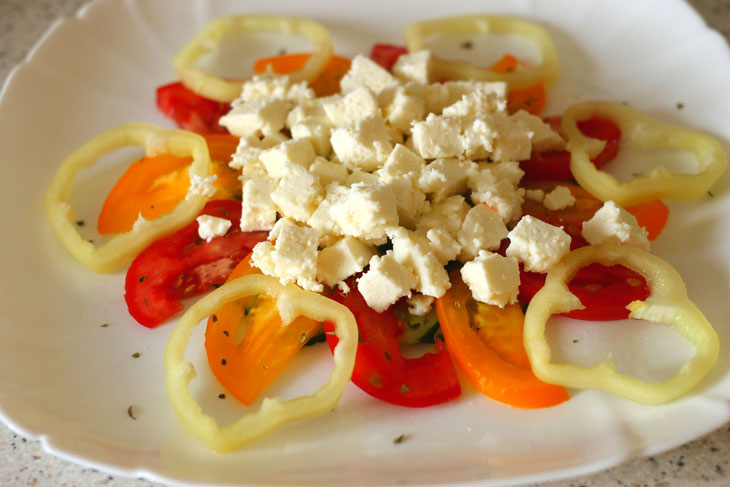 Vegetable salad with Adyghe cheese - a step by step recipe with a photo