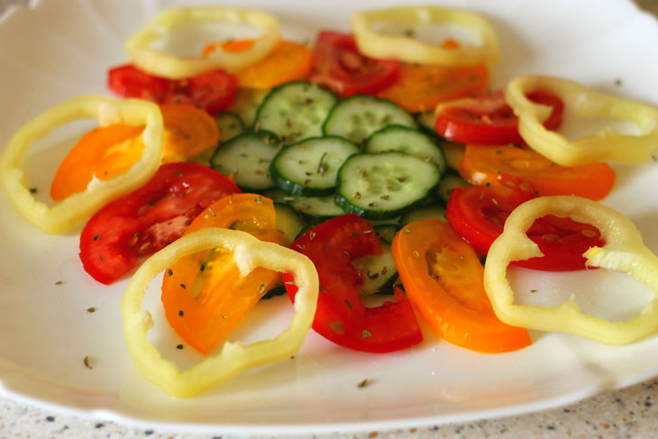 Vegetable salad with Adyghe cheese - a step by step recipe with a photo
