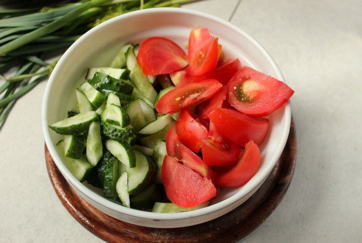 Hearty and tasty vegetable salad with chickpeas