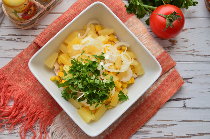 Salad with chicken, pineapple and corn