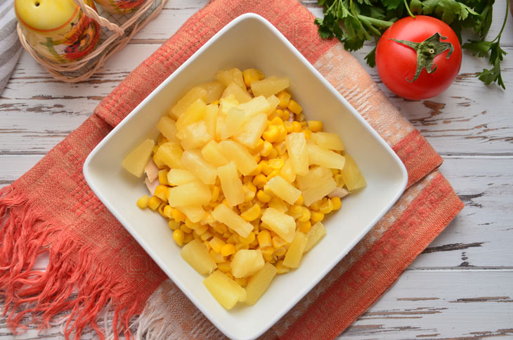 Salad with chicken, pineapple and corn