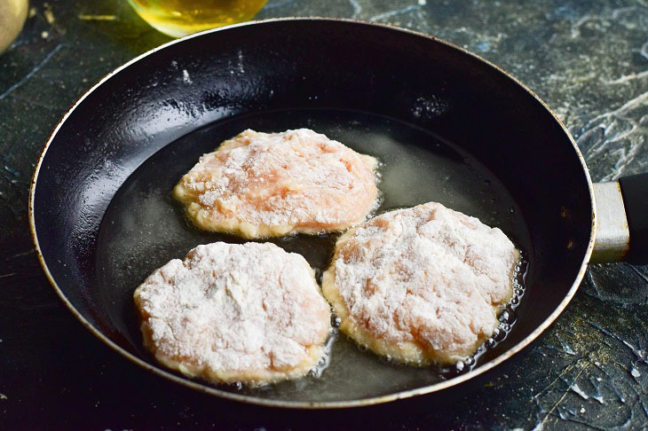 Cutlets "Nezhenka" from chicken fillet - fast and tasty