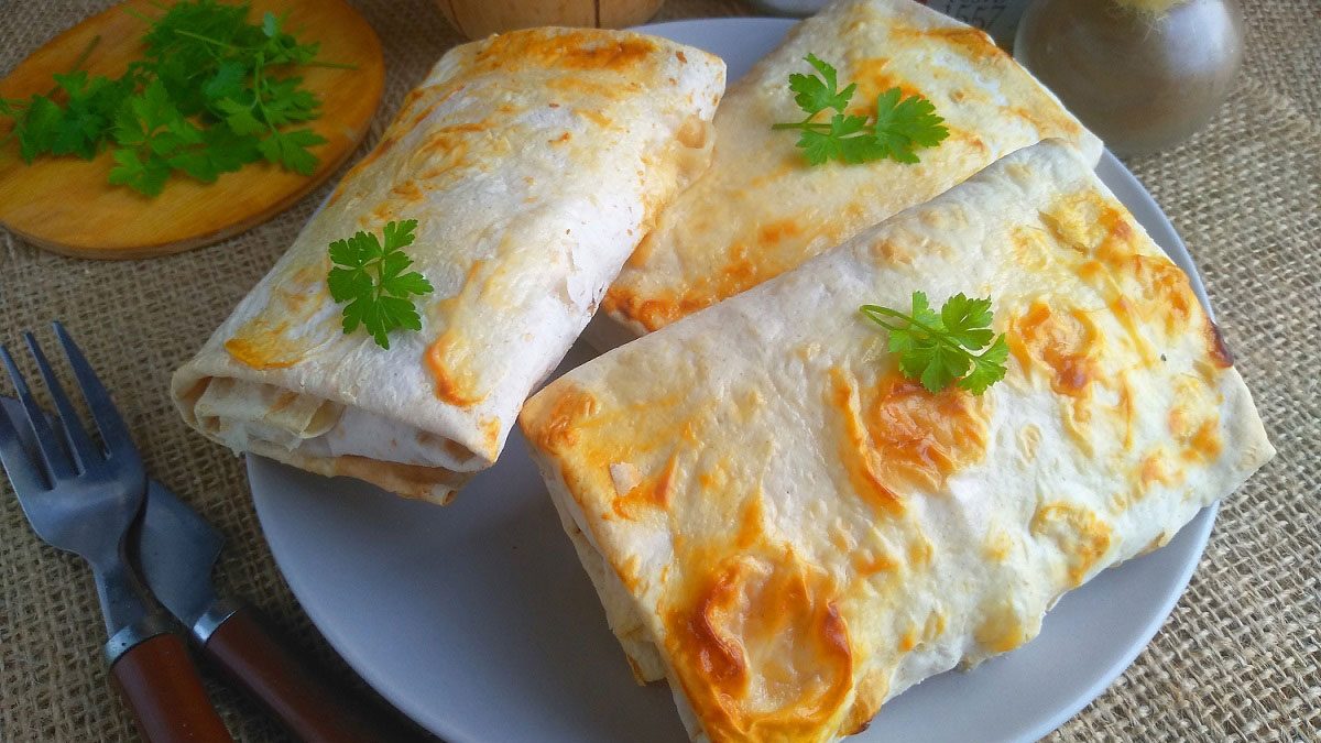 Chicken in pita bread in the oven – a quick and easy recipe