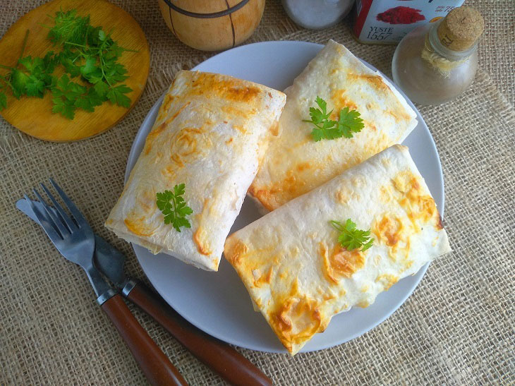 Chicken in pita bread in the oven - a quick and easy recipe