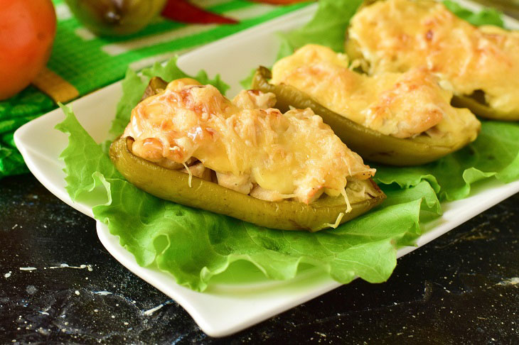 Pepper boats with chicken - festive and tasty