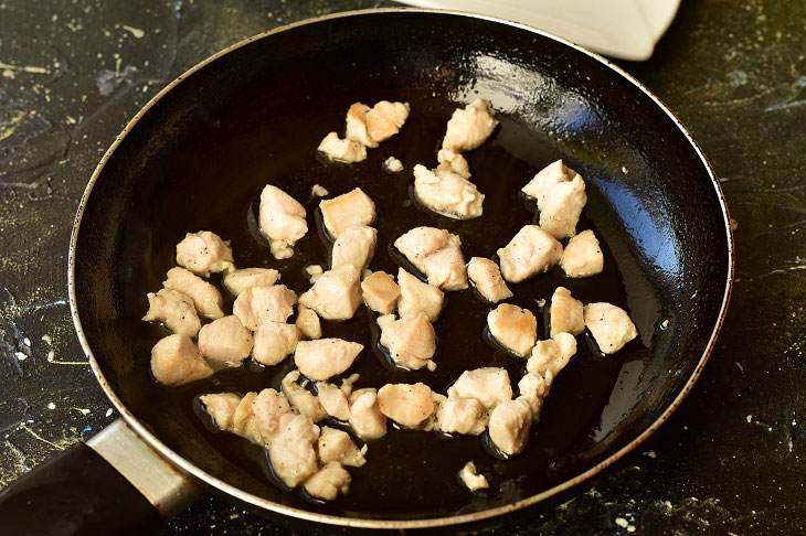 Pepper boats with chicken - festive and tasty