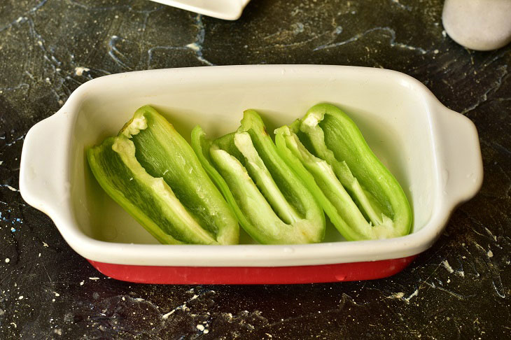 Pepper boats with chicken - festive and tasty