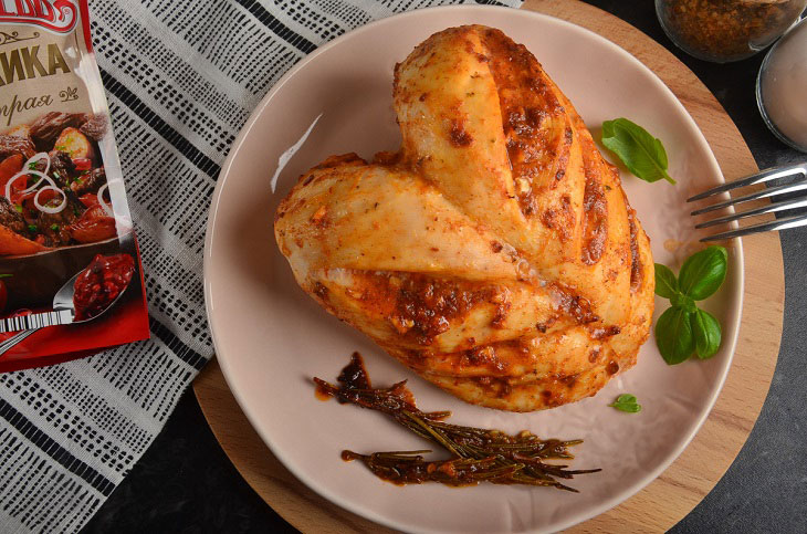 Chicken breast in adjika - a spicy and aromatic dish