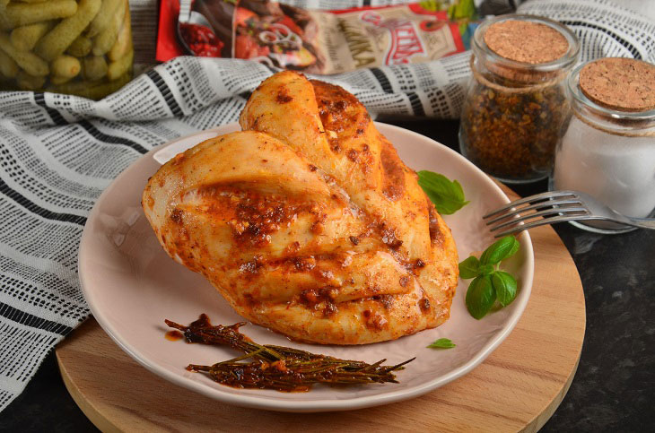 Chicken breast in adjika - a spicy and aromatic dish