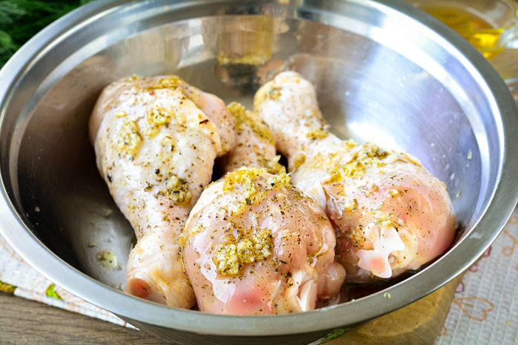 Provencal chicken in the oven - a hearty dish for the whole family