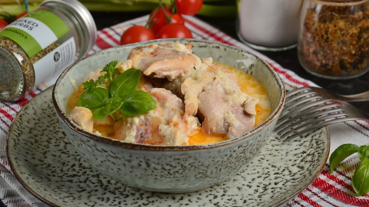 Chicken “Shkmeruli” in Georgian – a tasty and fragrant dish