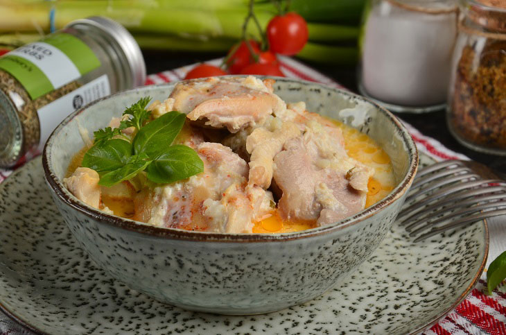 Chicken "Shkmeruli" in Georgian - a tasty and fragrant dish