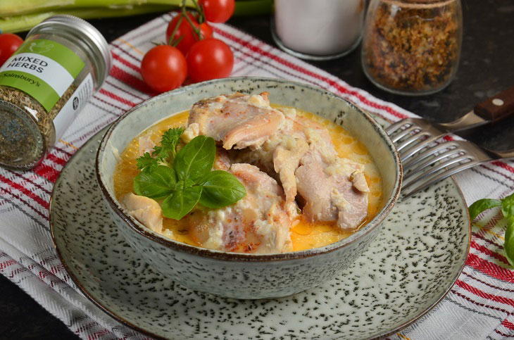 Chicken "Shkmeruli" in Georgian - a tasty and fragrant dish