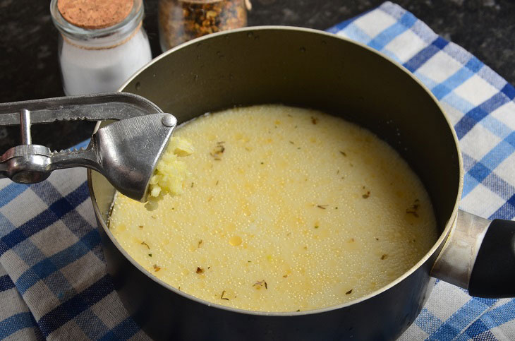 Chicken "Shkmeruli" in Georgian - a tasty and fragrant dish