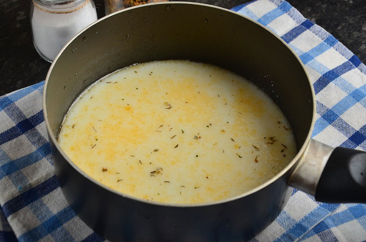 Chicken "Shkmeruli" in Georgian - a tasty and fragrant dish