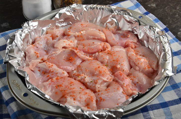 Chicken "Shkmeruli" in Georgian - a tasty and fragrant dish