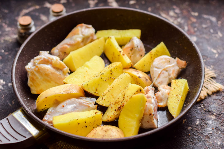 Chicken with potatoes in apple juice - a delicious dish with a twist