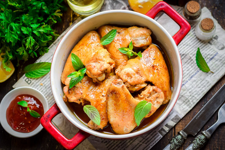 Chicken wings in a honey-soy marinade - spicy and very tasty