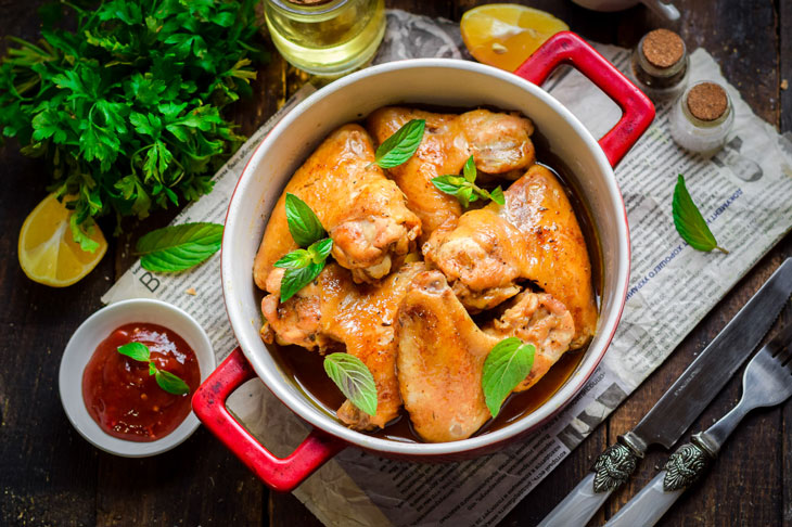 Chicken wings in a honey-soy marinade - spicy and very tasty