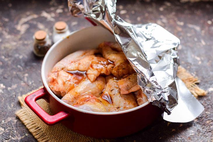 Chicken wings in a honey-soy marinade - spicy and very tasty